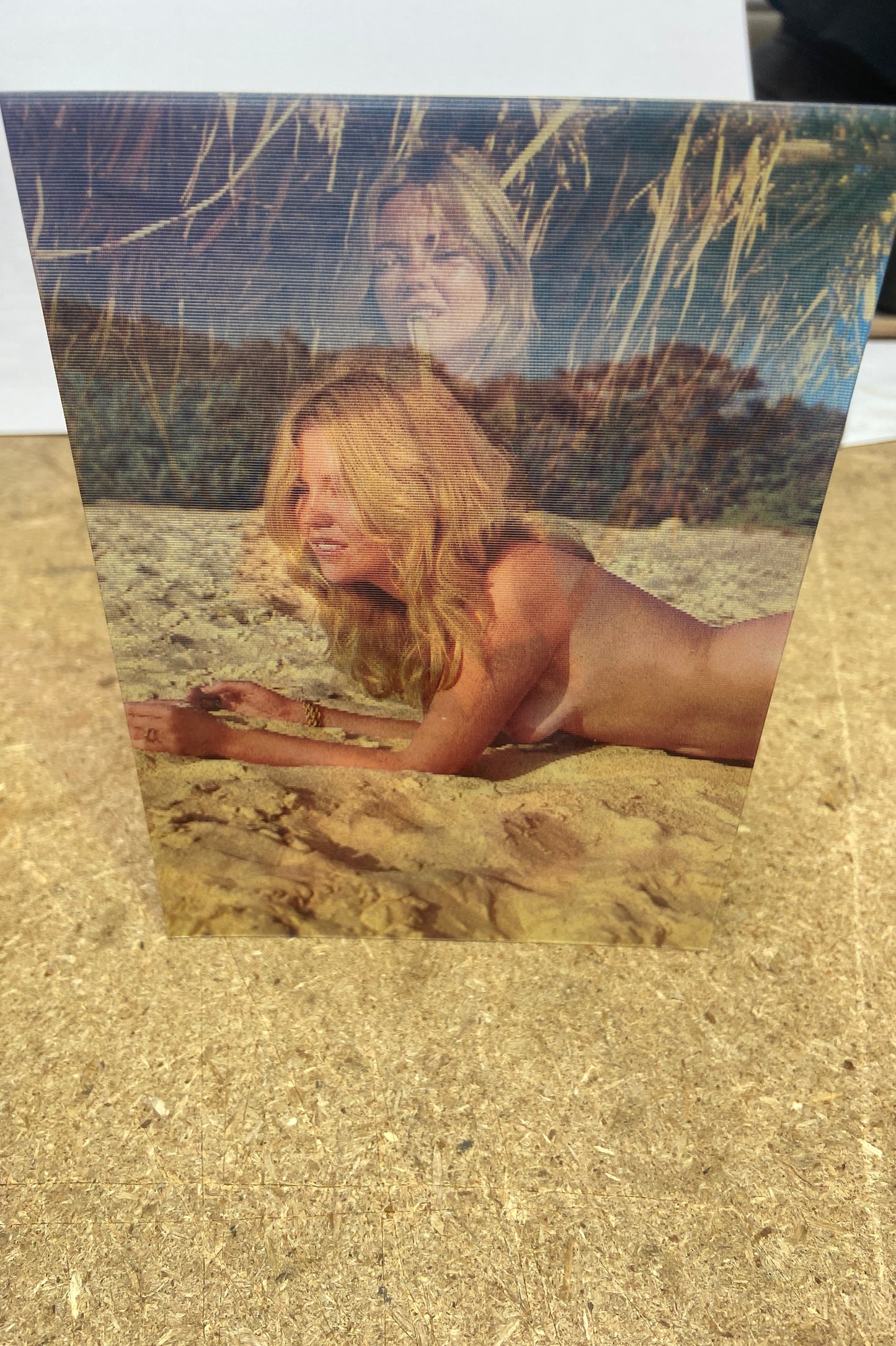 PS -2  Nude on Sands Lenticular Postcard