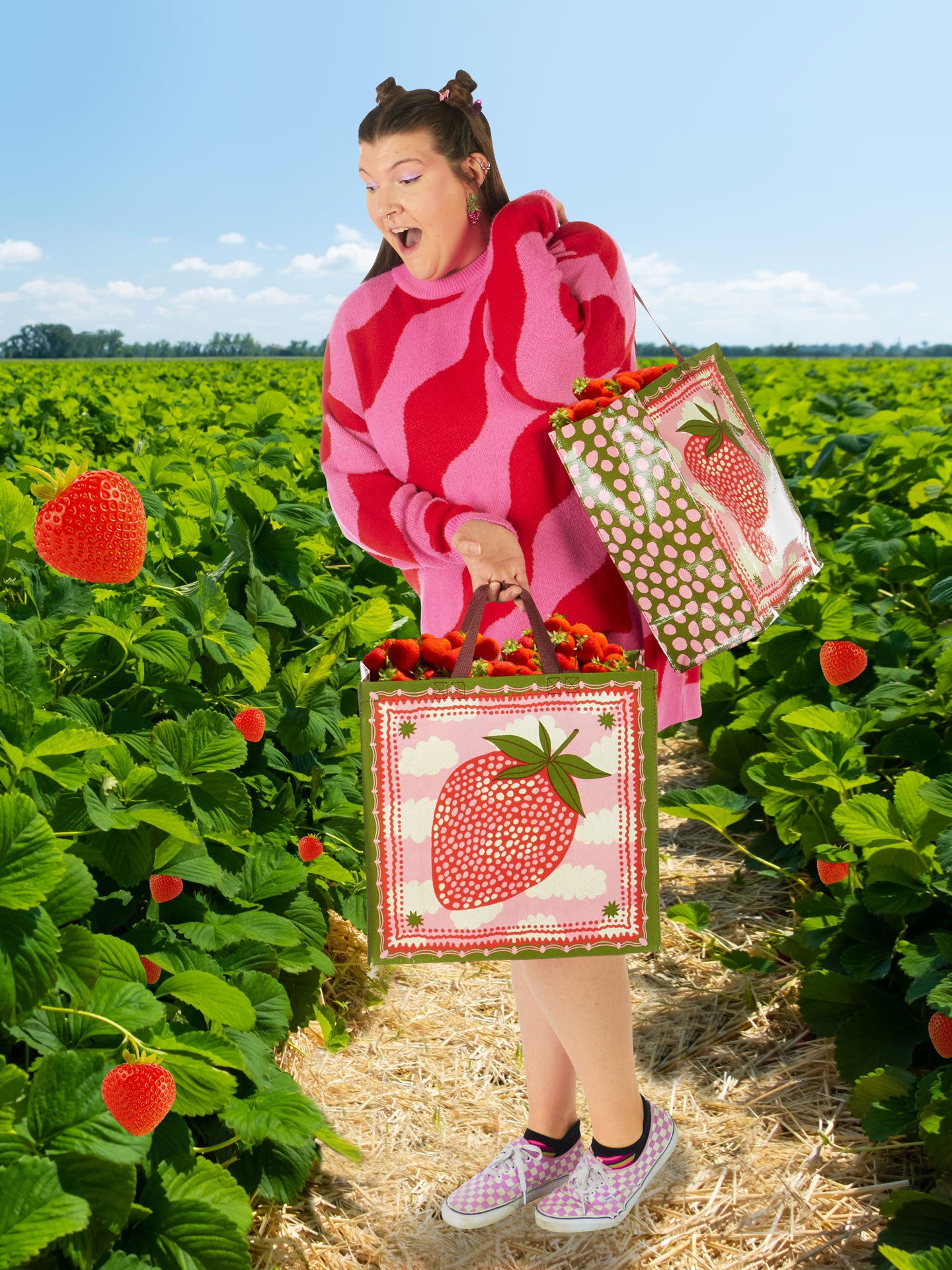 QA856 Strawberry Clouds Shopper - new!