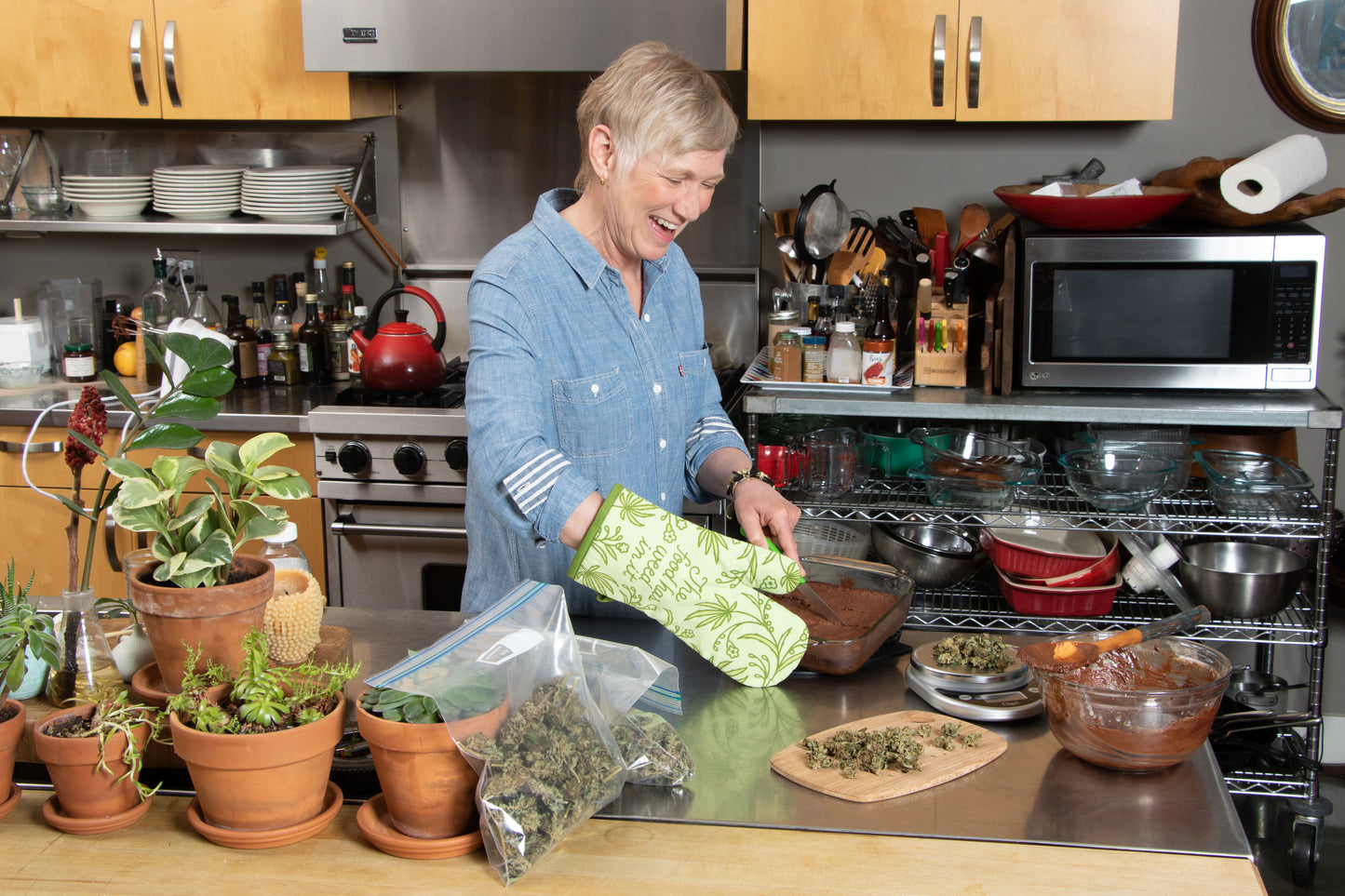 WW126 Food Has Weed In It Oven Mitt