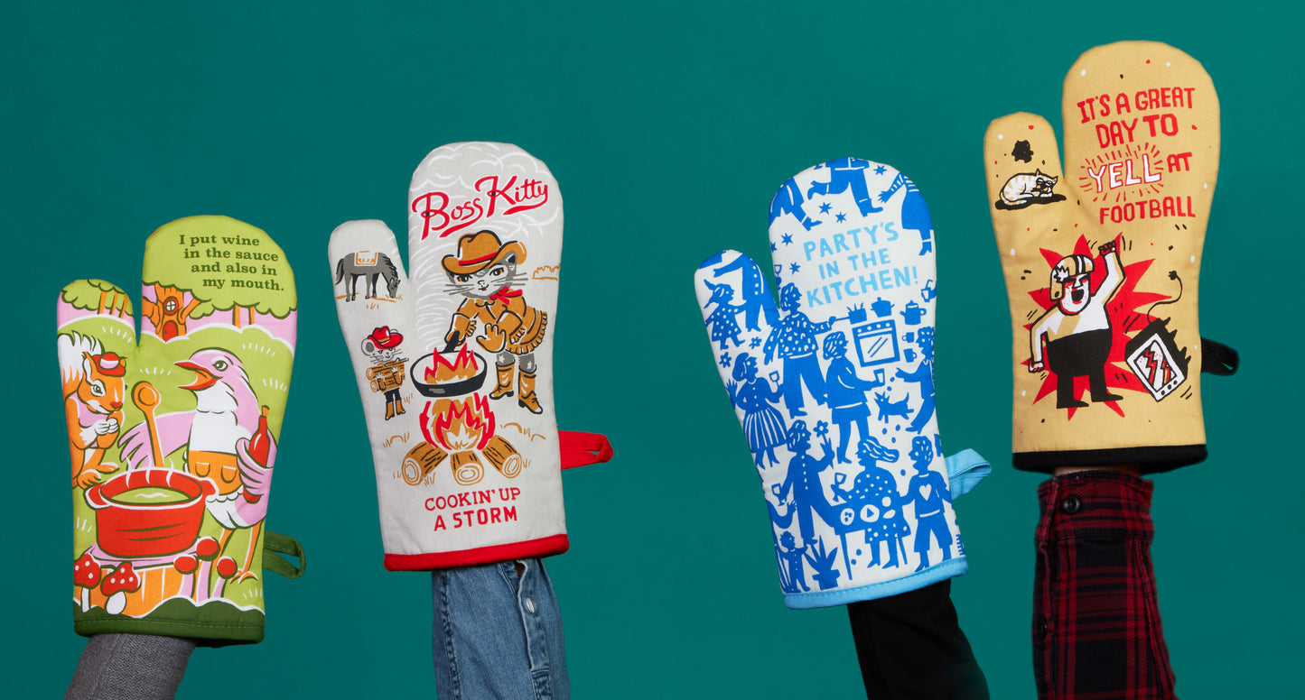 WW156 Yell At Football Oven Mitt