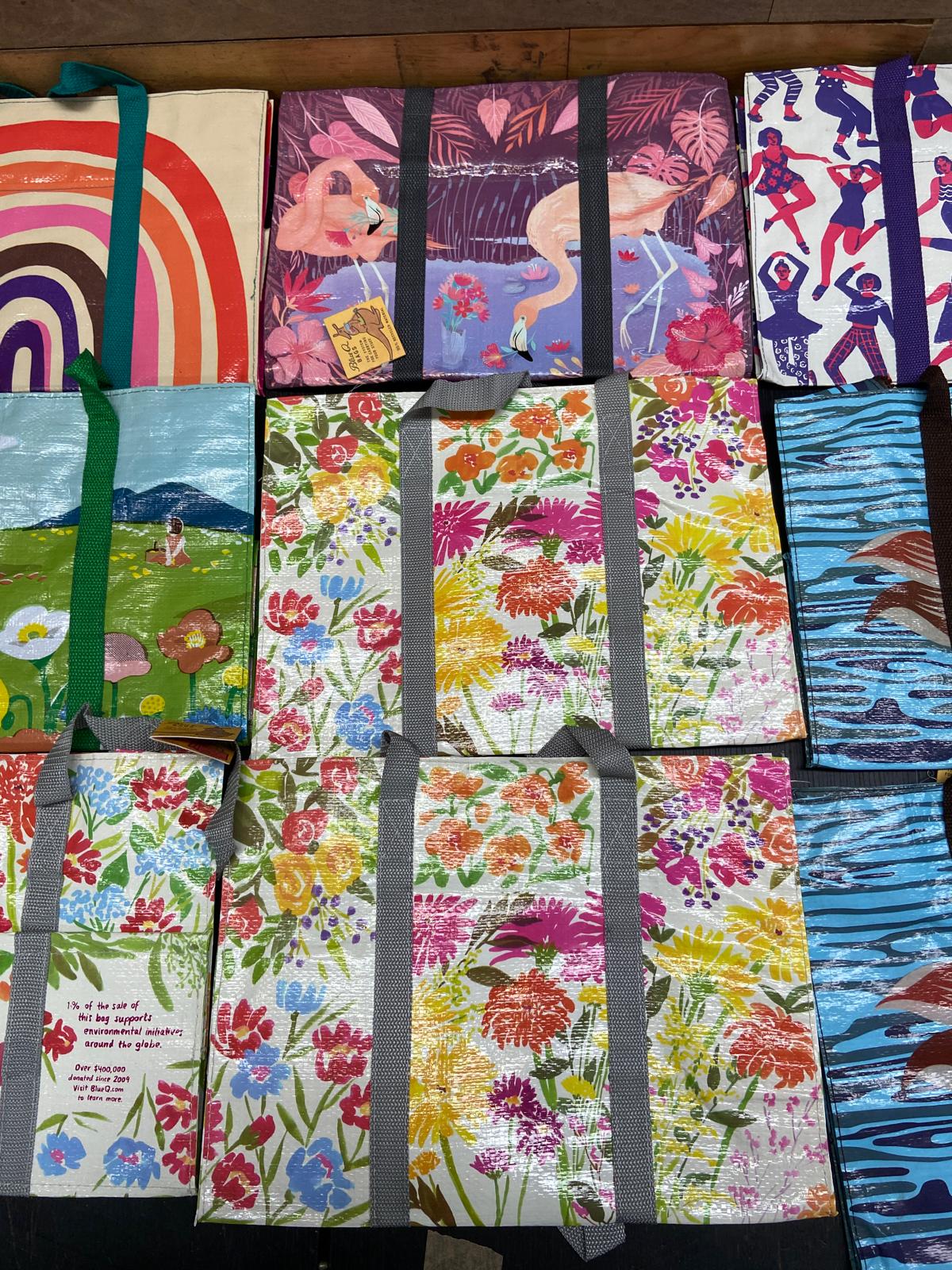 Clearance Bundle 3 - 9 discontinued shoulder totes