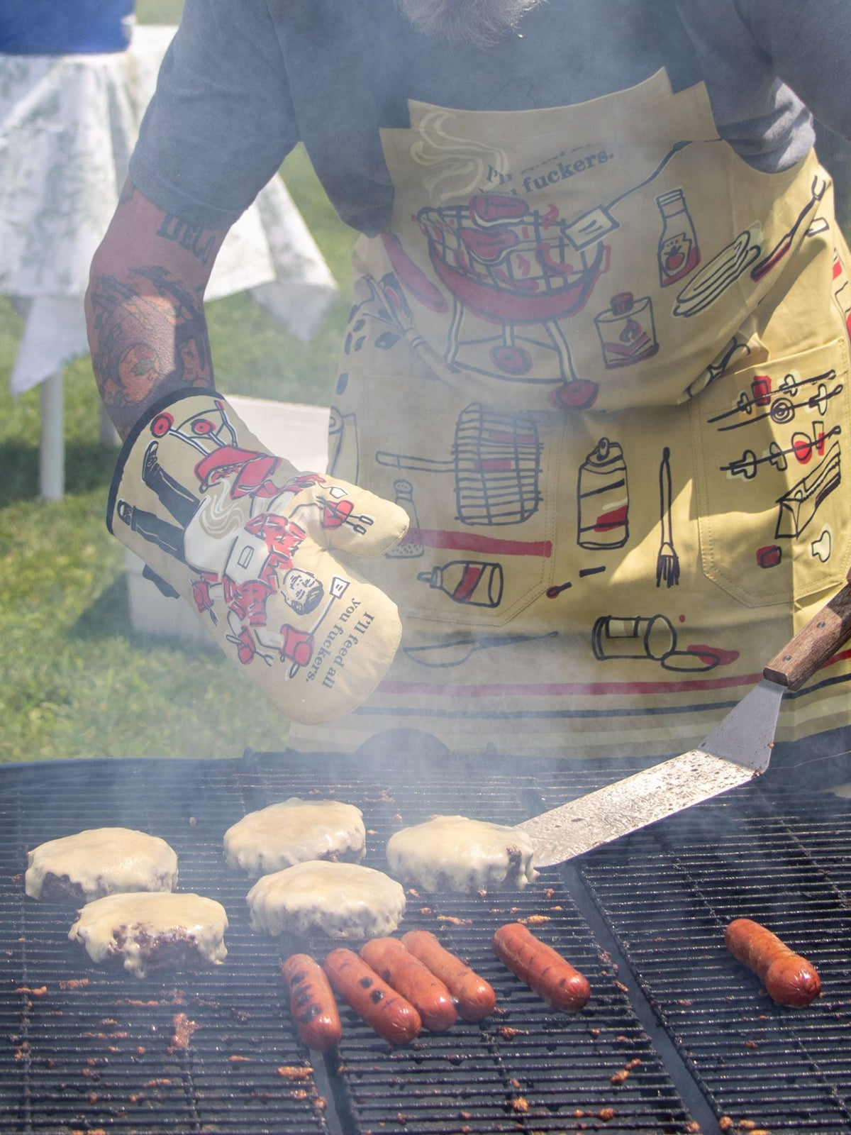 Feed All You Fuckers Oven Mitt by Blue Q – image 9