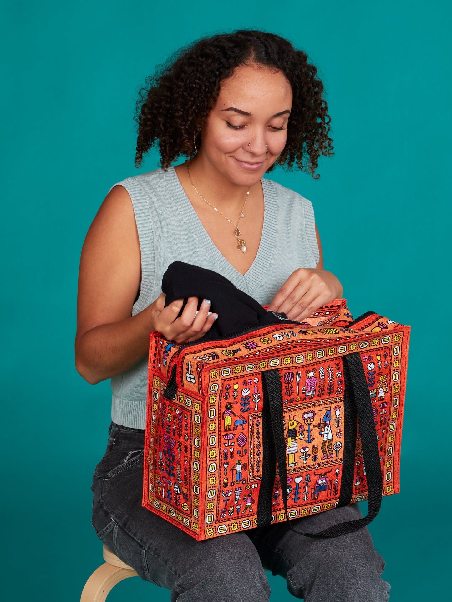 QA686 Magic Carpet Shoulder Tote