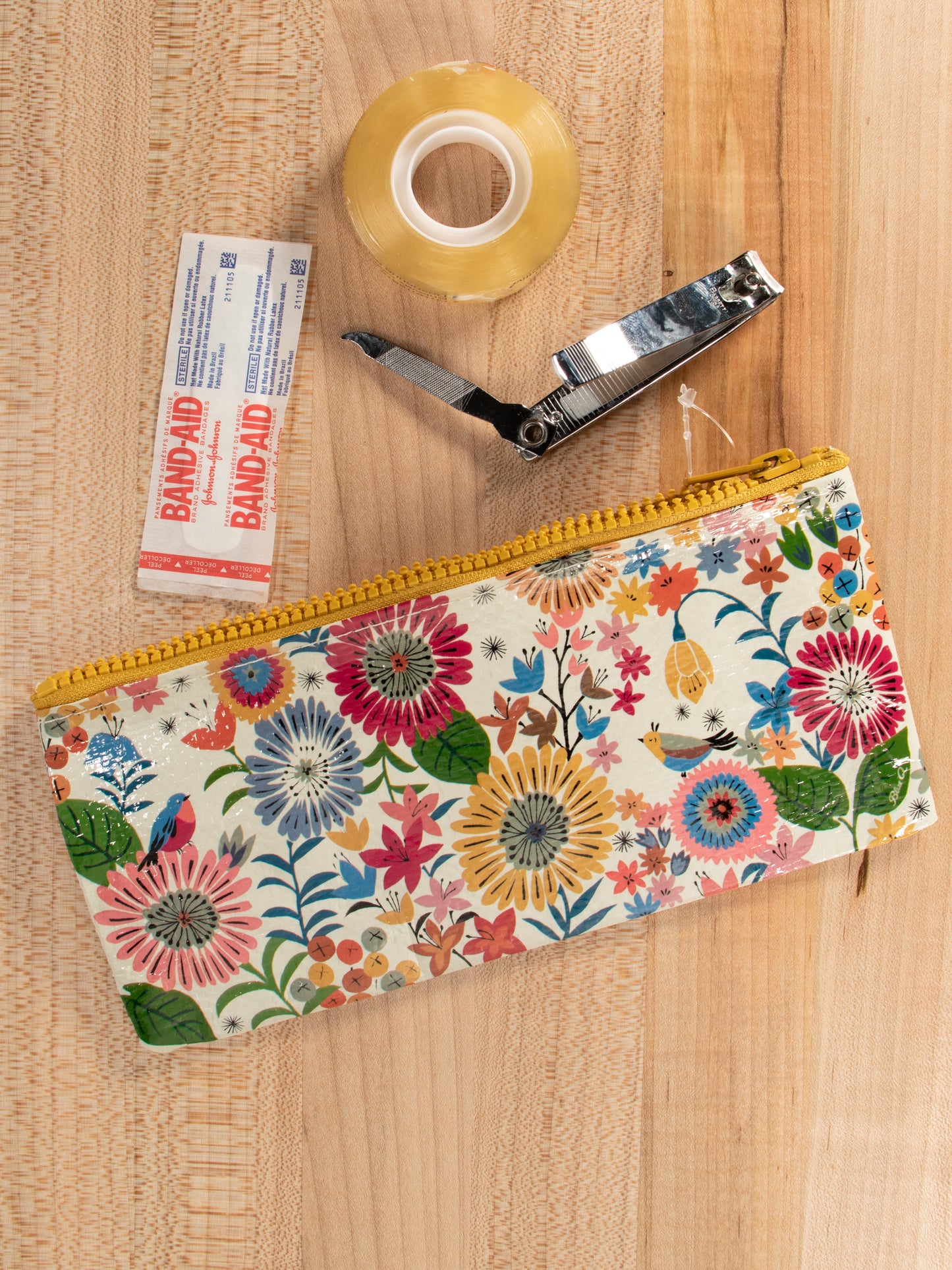 QA724 Flower Field Pencil Case