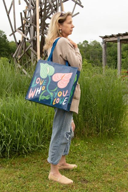QA847 Love Who You Love Shopper