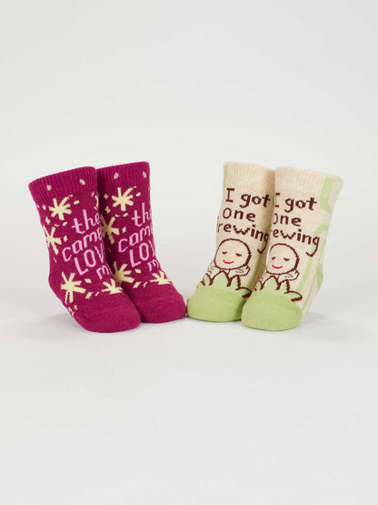 SW232 The Camera Loves Me/ I Got One Brewing Baby Socks