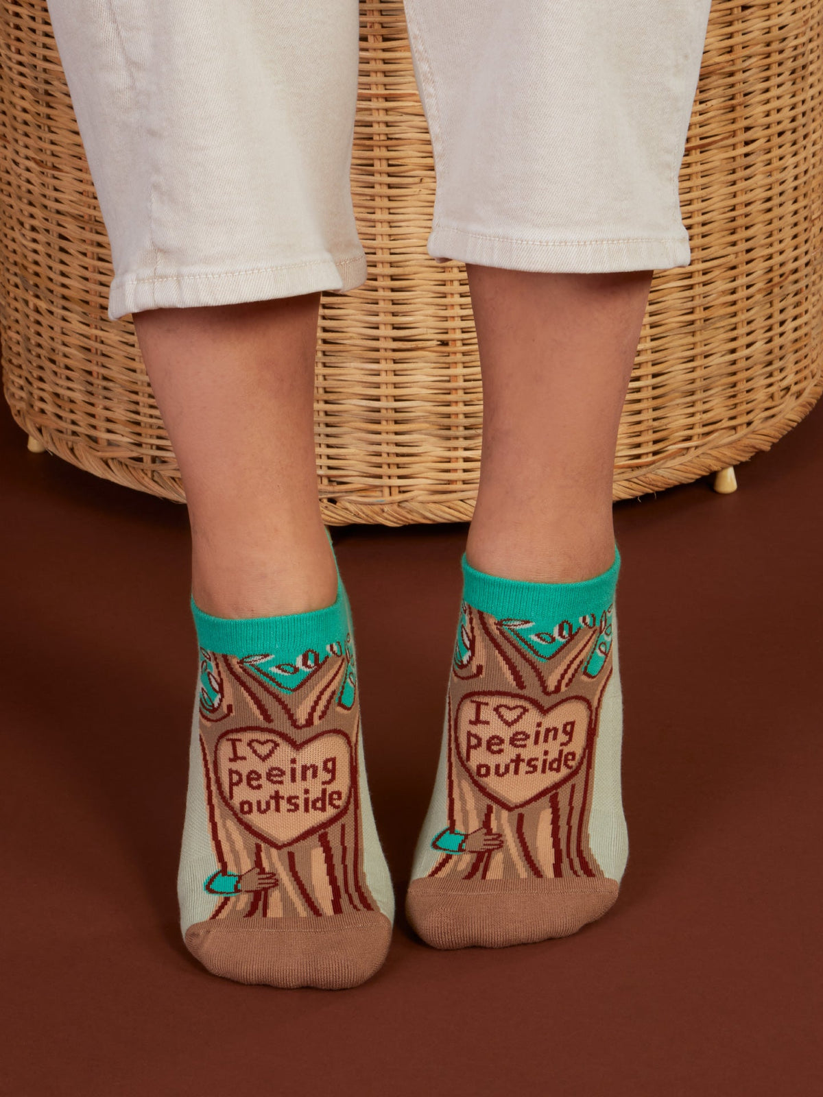 SW334X Peeing Outside L/XL Sneaker Socks by Blue Q – image 6