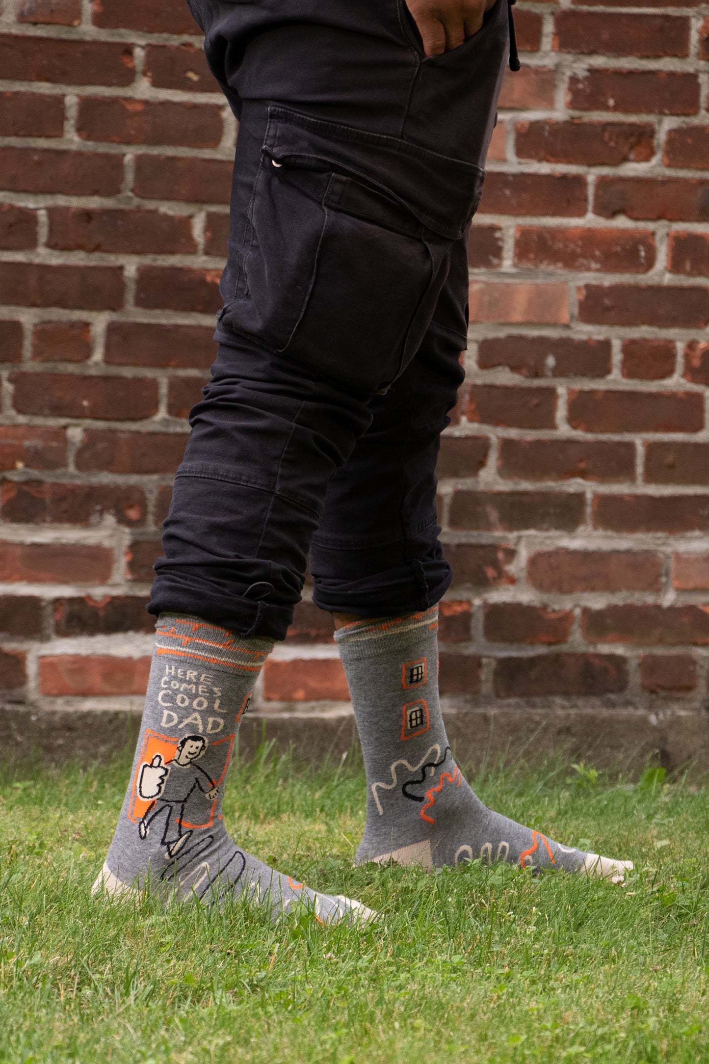 SW857 Here Comes Cool Dad Men's Socks