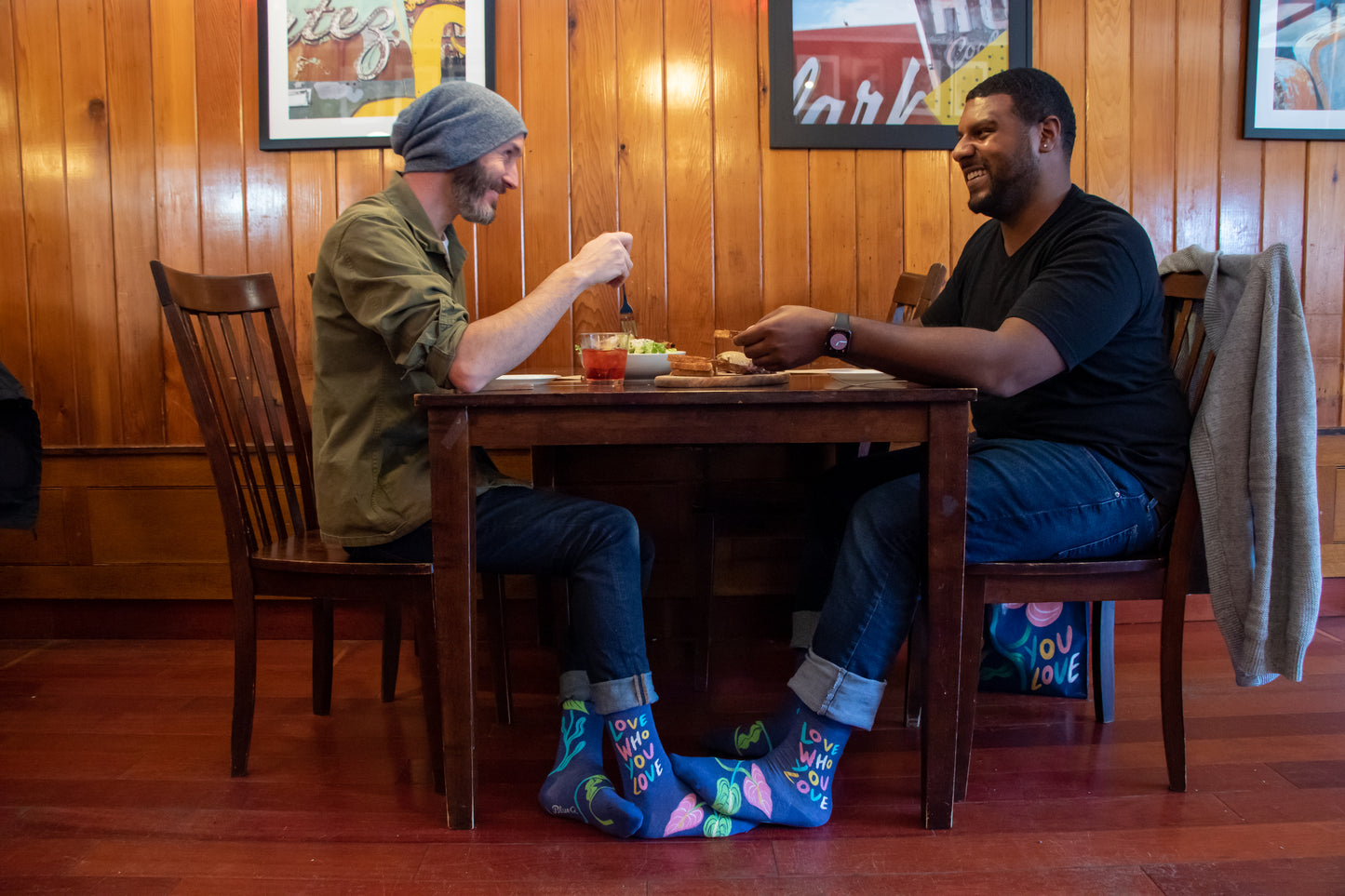 SW885 Love Who You Love Men's Socks