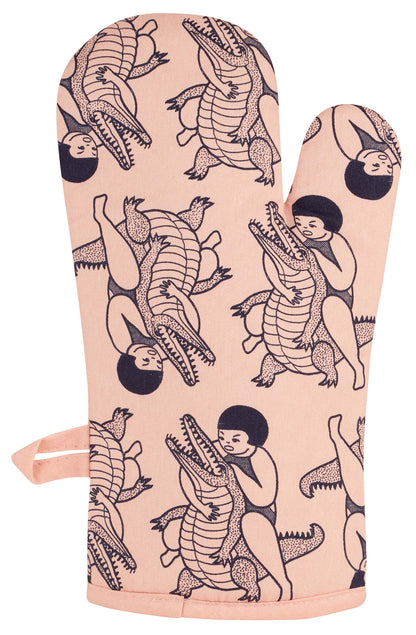 WW150 Scares Your Family Oven Mitt - NEW!