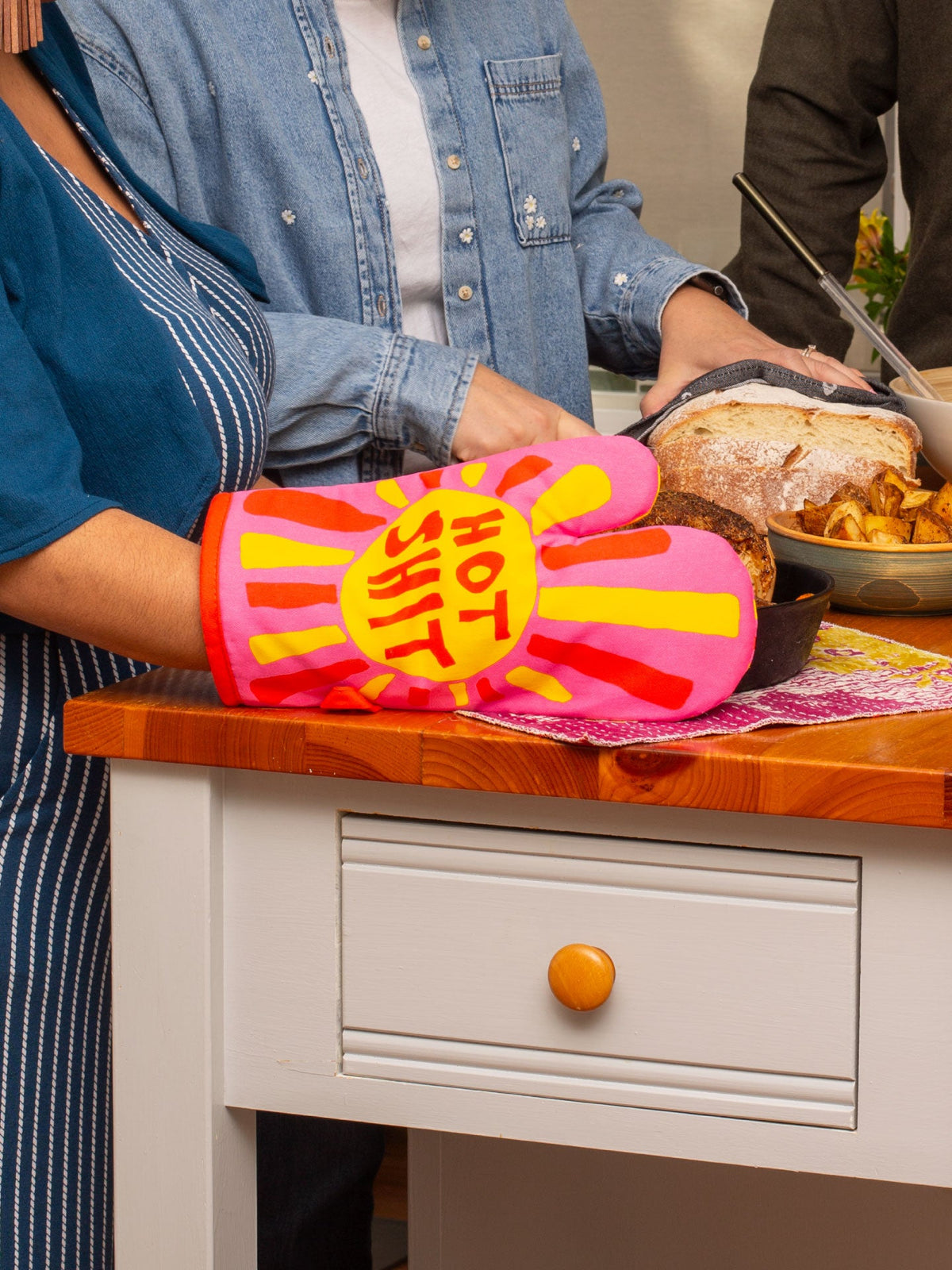 Hot Shit Oven Mitt by Blue Q – image 3