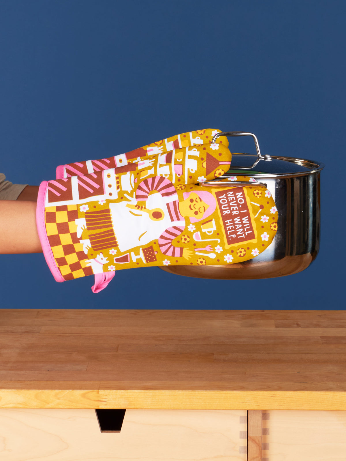 No. I Will Never Want Your Help. Oven Mitt by Blue Q – image 7