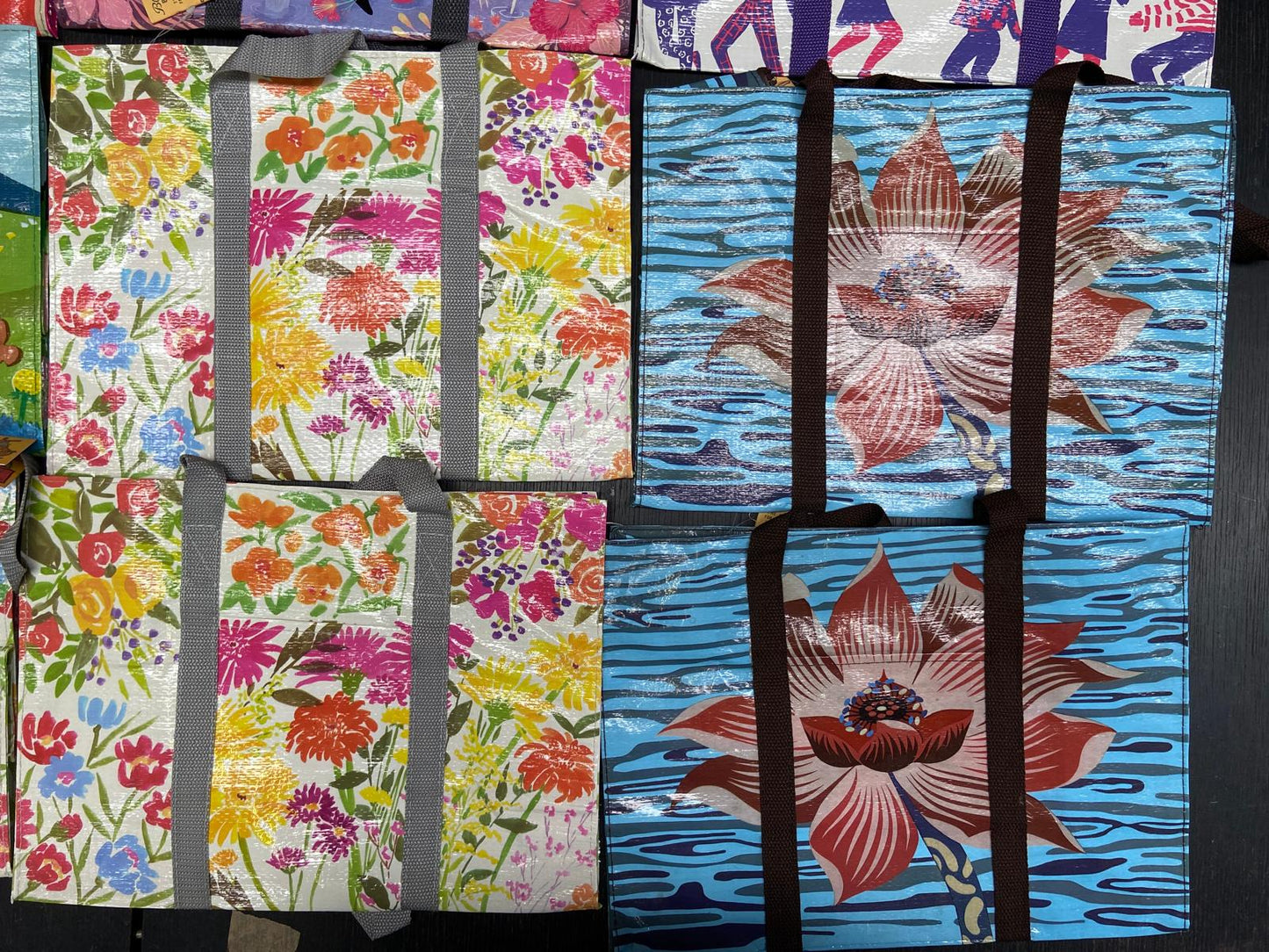 Clearance Bundle 3  - 9 discontinued shoulder totes