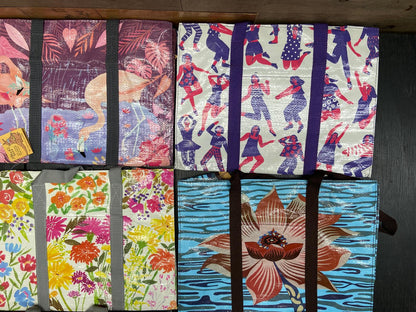 Clearance Bundle 3  - 9 discontinued shoulder totes